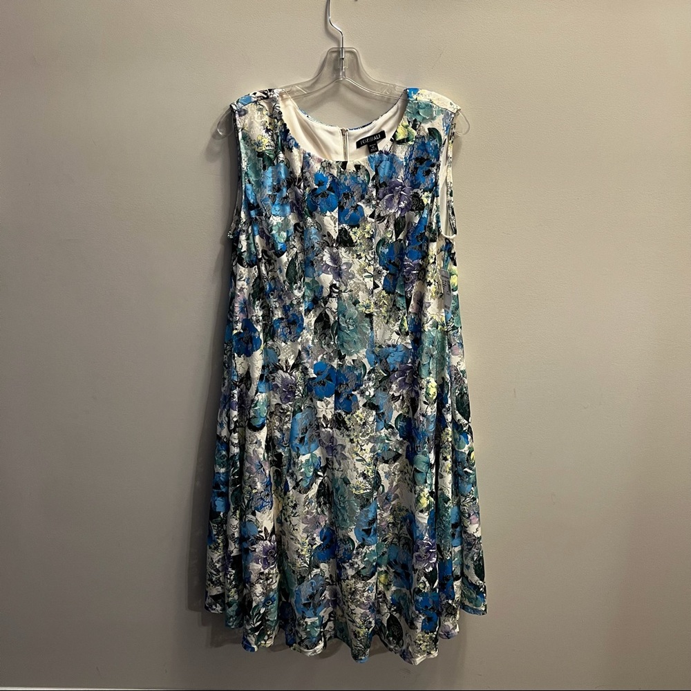 Sleeveless floral dress